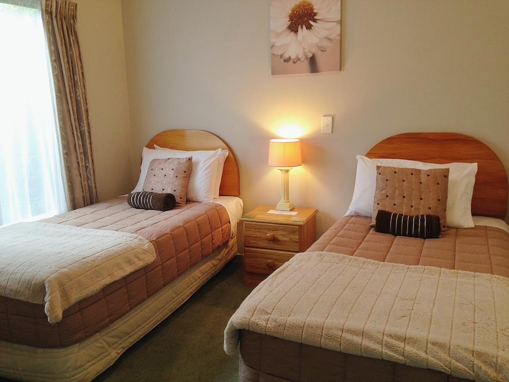 Bush Inn Court Motel Christchurch Bagian luar foto