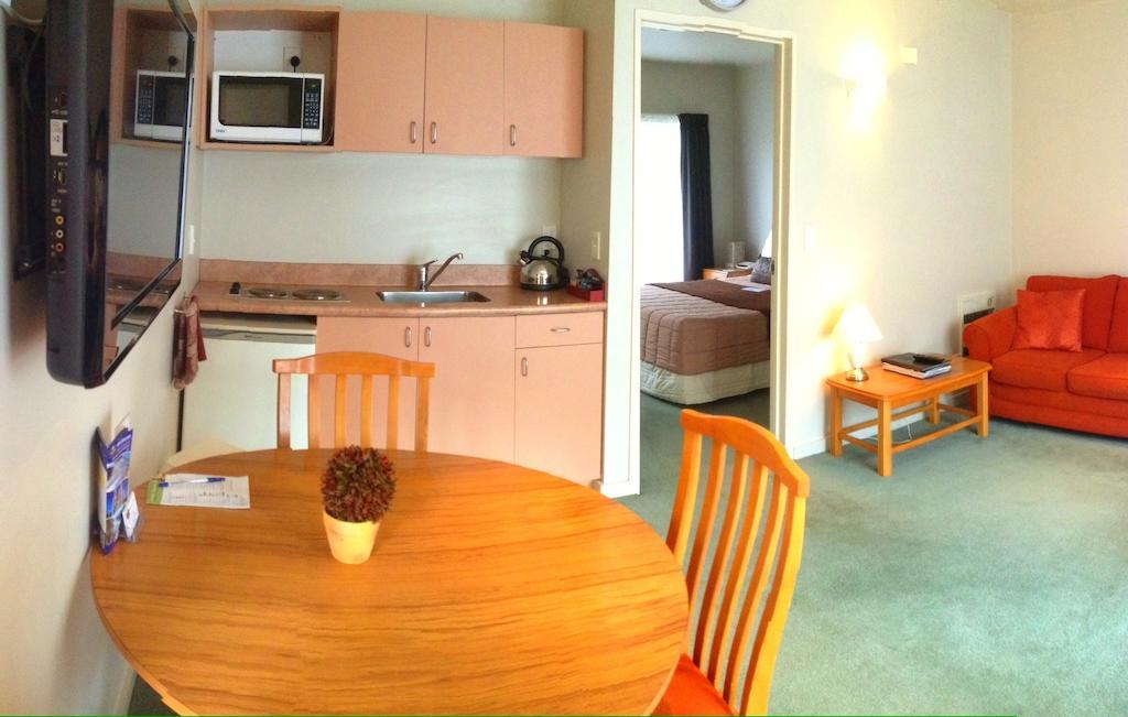 Bush Inn Court Motel Christchurch Bagian luar foto