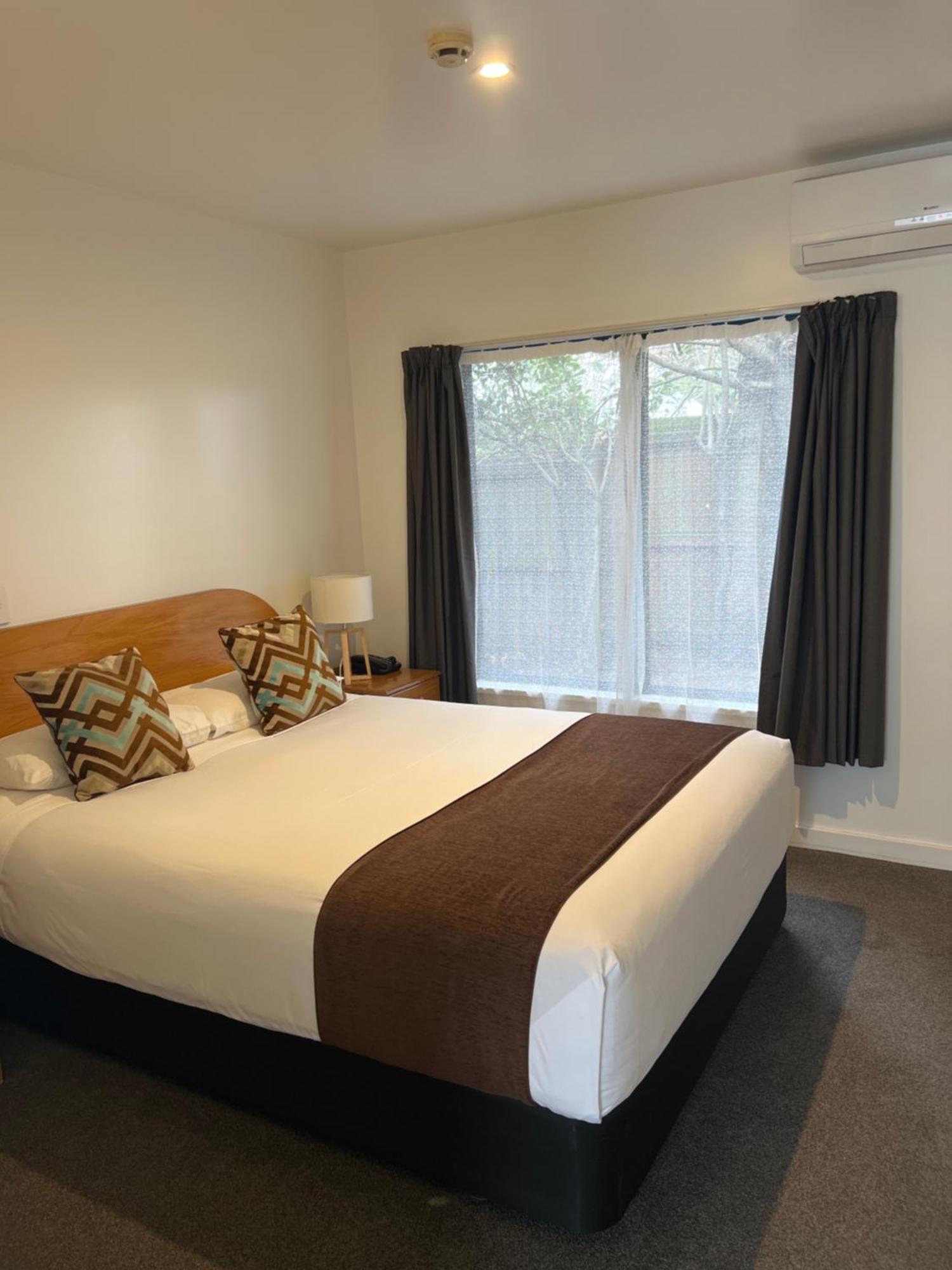 Bush Inn Court Motel Christchurch Bagian luar foto