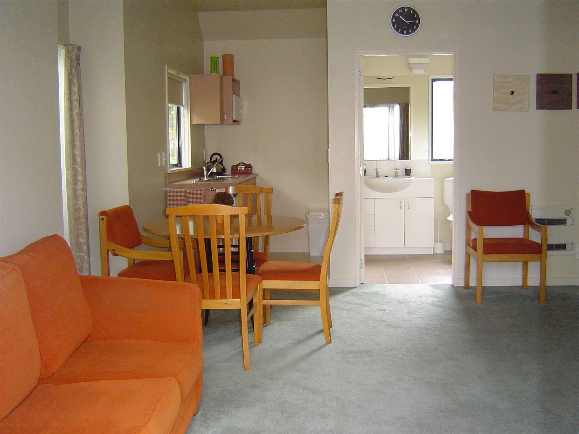Bush Inn Court Motel Christchurch Bagian luar foto
